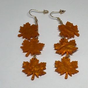 Earrings‎ Maple leaf fall